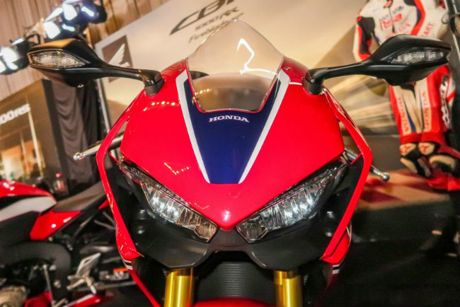 ngam 2019 honda cbr1000rr fireblade sp dat hon ca toyota vios hinh anh 2