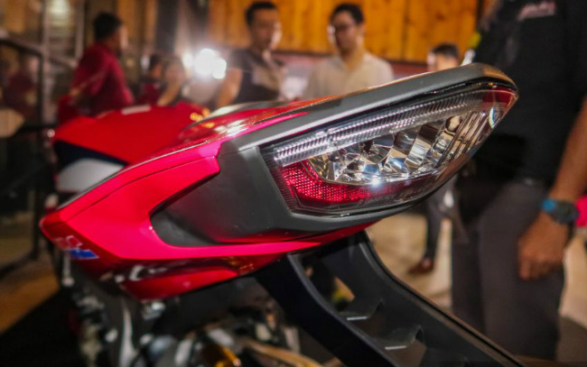 ngam 2019 honda cbr1000rr fireblade sp dat hon ca toyota vios hinh anh 6