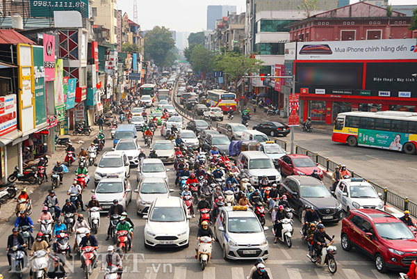 Đường Chùa Bộc, dài gần 1km, từ trường ĐH Thuỷ Lợi tới giao lộ Tôn Thất Tùng - Phạm Ngọc Thạch