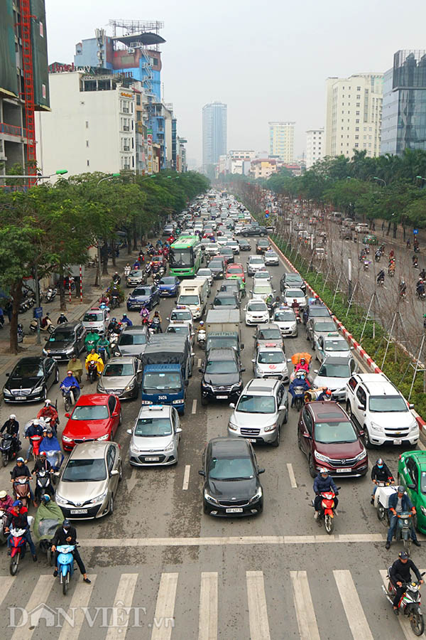 Đoạn đường từ nút giao Láng - Nguyễn Chí Thanh tới BigC Thăng Long chỉ dài hơn 1km