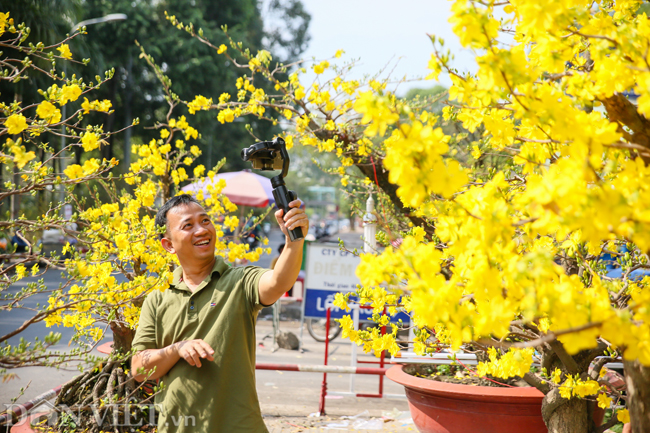 anh: nhung chu dua lon ngo nghinh giua cho hoa sai thanh hinh anh 6