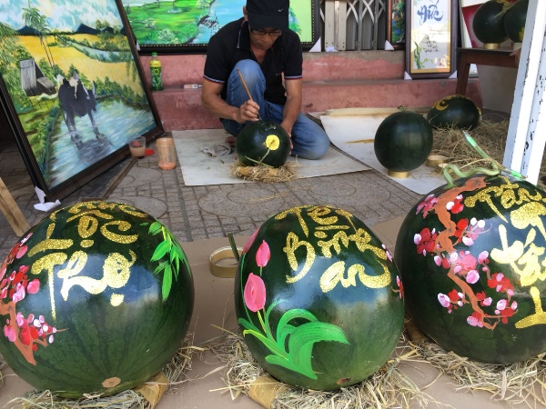 Quả dưa hấu là món quà tuyệt vời của thiên nhiên mang lại cho chúng ta tràn đầy dinh dưỡng. Hãy tôn vinh giá trị của nó bằng cách làm đẹp cho quả dưa hấu thông qua các kỹ thuật mới nhất. Những hình ảnh liên quan sẽ giúp bạn khám phá những bí quyết đó.