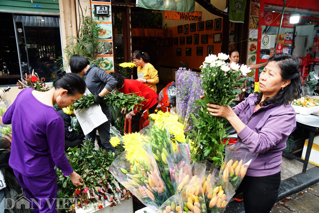 anh: nguoi ha noi xep hang mua gio cha, thit ga ngay 30 tet hinh anh 12