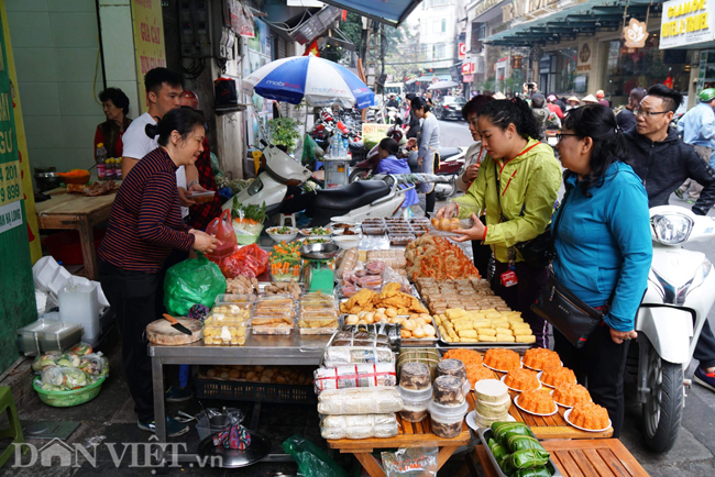 anh: nguoi ha noi xep hang mua gio cha, thit ga ngay 30 tet hinh anh 7