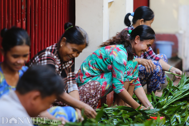 30 tet, gioi tre sai thanh no nuc den lang ong ba chieu chup anh hinh anh 9