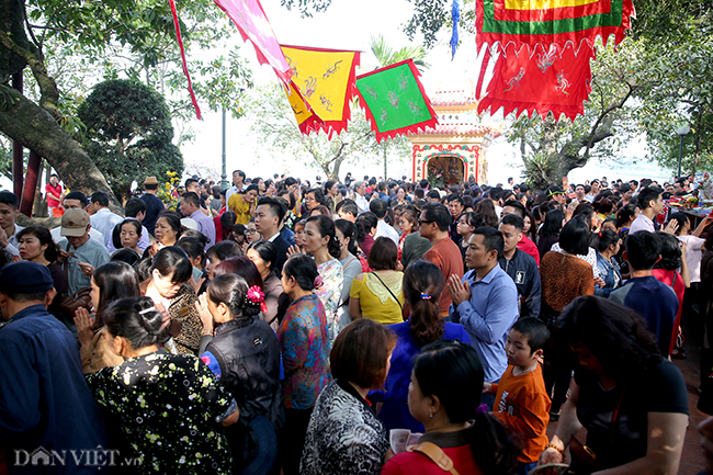 anh: phu tay ho dong nghin nghit nguoi di le mung 4 tet hinh anh 11