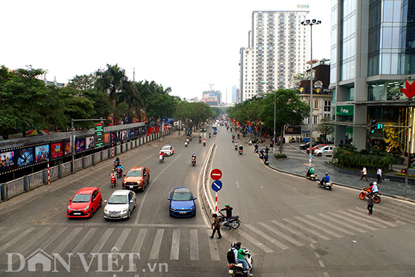 Sáng 11.2, nhiều tuyến đường nội thành Hà Nội thông thoáng bất ngờ, trái ngược hoàn toàn với bức tranh giao thông ùn tắc, tê liệt trước Tết Kỷ Hợi.