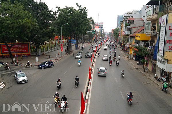 Trục đường Tây Sơn - Nguyễn Lương Bằng - Tôn Đức Thắng cũng rất thông thoáng trong ngày làm việc đầu tiên sau kỳ nghỉ lễ, dù đây thường xuyên là điểm đen ùn tắc.