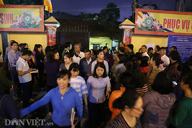 le cau an chua phuc khanh: ngan nguoi ngoi tran duong, chen lay loc hinh anh 11