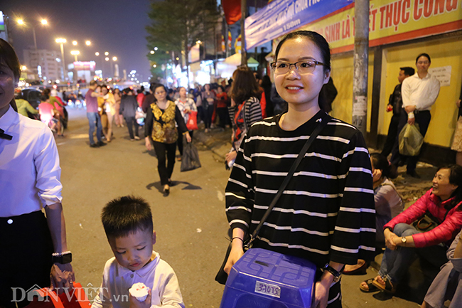 le cau an chua phuc khanh: ngan nguoi ngoi tran duong, chen lay loc hinh anh 14