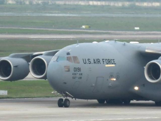 “Siêu máy bay” chuyên chở xe của Tổng thống Mỹ đáp xuống Nội Bài có gì đặc biệt?