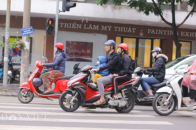 ha noi tro lanh, mua phun: lai khan ao nhieu lop nai nit ra duong hinh anh 14