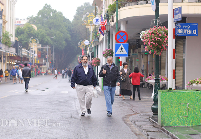 ha noi tro lanh, mua phun: lai khan ao nhieu lop nai nit ra duong hinh anh 15