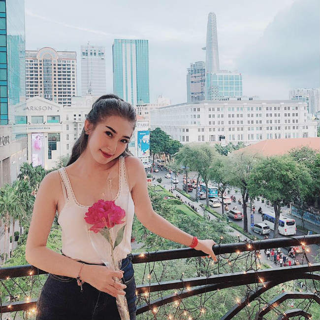 chia tay tinh 8 nam voi ngo kien huy, khong tu quynh thay doi cach an van sexy hoa hinh anh 12