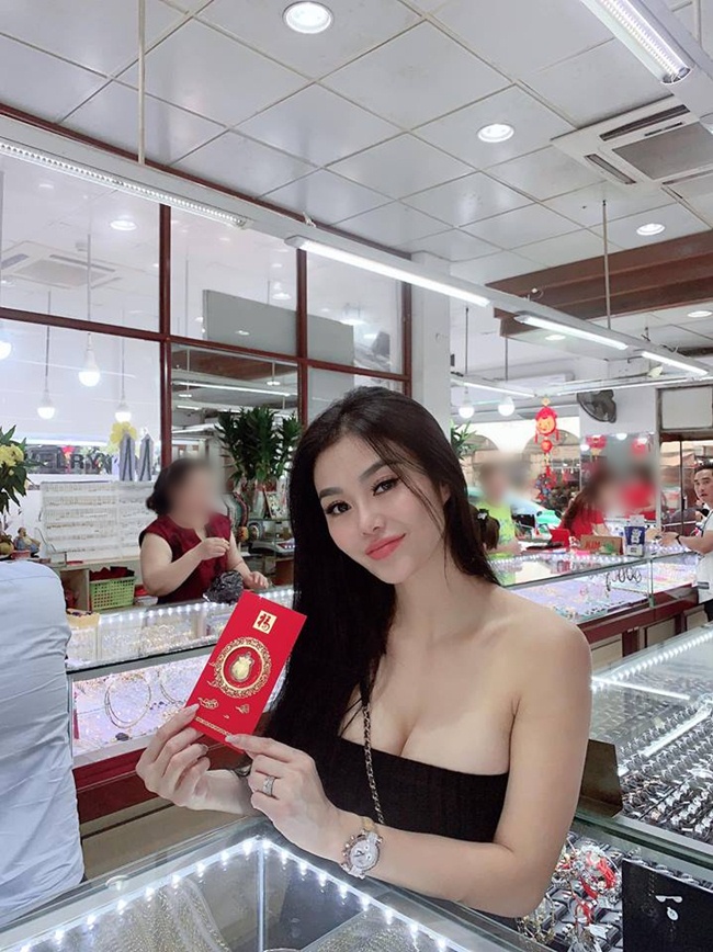 cuoc song sang chanh cua hoa hau julia ho sau ly hon hinh anh 16