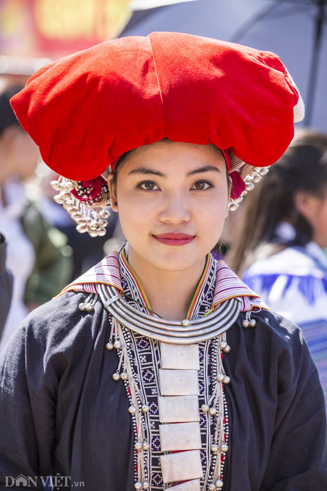 Một cảnh tượng đầy ý nghĩa, một biểu tượng của sự đoàn kết và cảm giác tự hào, với những chiến sỹ CSGT đang chống dịch Covid-