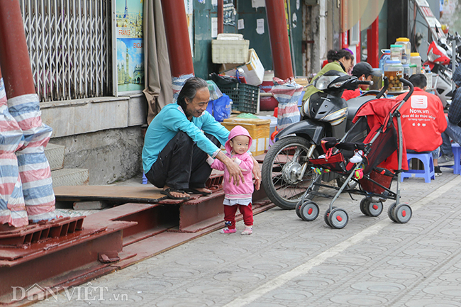 ha noi: nha tren pho dao tan dong loat... 