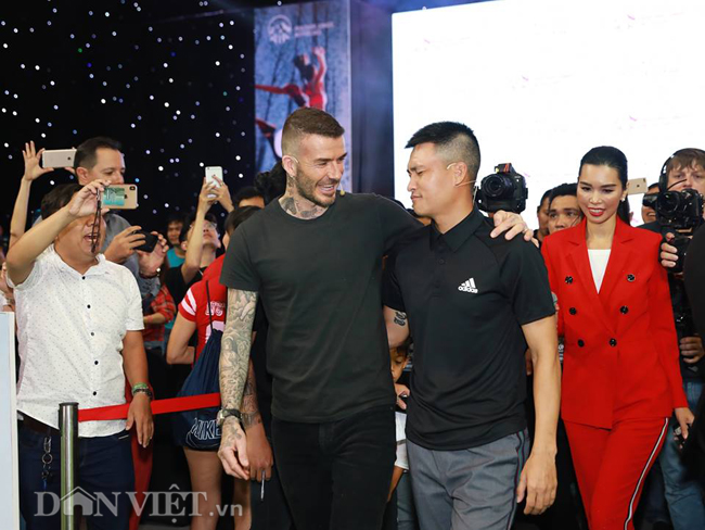 ảnh: david beckham giao luu bong da vói cong vinh, duy manh hinh anh 2