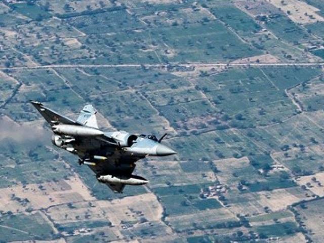 Xâm phạm không phận, thêm máy bay Pakistan bị quân đội Ấn Độ bắn hạ