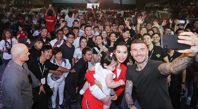 ve goi cam cua nguoi dep be con di gap david beckham o sai gon hinh anh 2