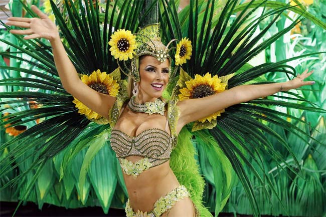 luat mac kin bi phat tai le hoi carnival brazil hinh anh 18