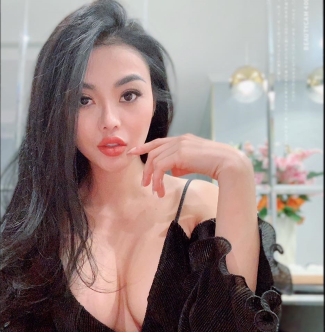 hoa hau julia ho giau co nao khi vung tay mua nhan kim cuong 7 ty? hinh anh 7