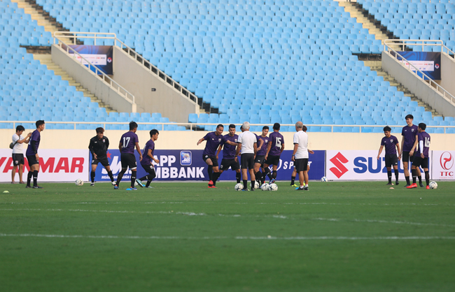 anh: dong doi xuan truong vui dua trong buoi tap cua u23 thai lan hinh anh 1