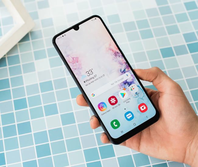 tren tay smartphone tam trung galaxy a50 voi 3 camera mat sau hinh anh 4