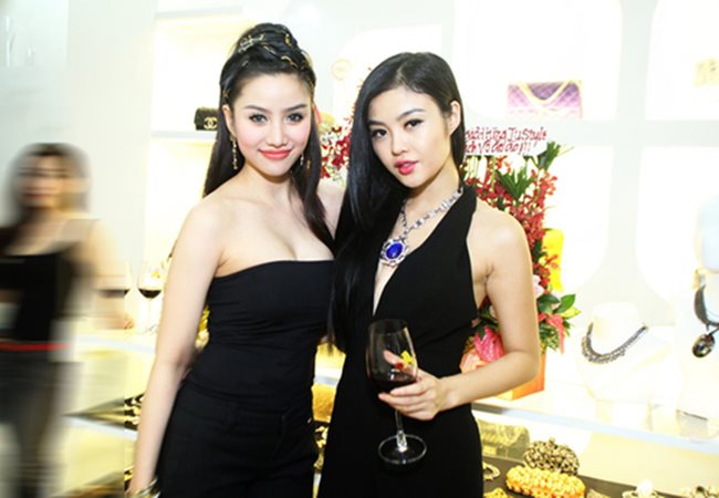 style thoi thuong cua bo doi hot girl an choi nhát sài thành mot thoi hinh anh 2