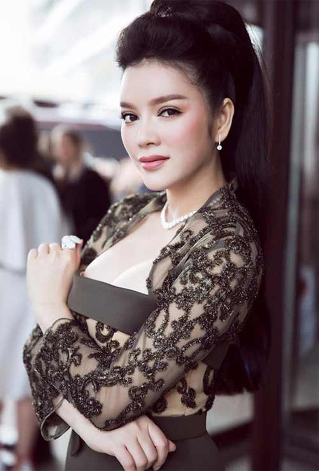 dien noi y qua sexy, elly tran bi hieu nham co 3 nguc, vu ngoc anh nghi lo diem nhay cam hinh anh 12