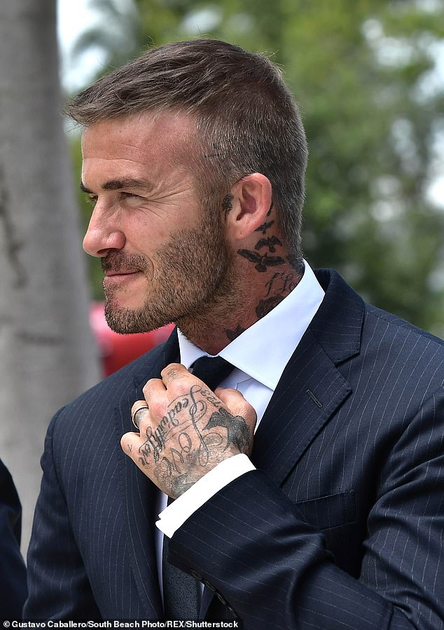 Vị trí hình xăm nổi bật trên cơ thể của Beckham luôn thu hút sự chú ý của người nhìn. Từ hình xăm ấn tượng trên cánh tay, đến các thiết kế tinh tế trên ngực và sau lưng, Beckham luôn tạo nên một phong cách riêng biệt và sáng tạo.