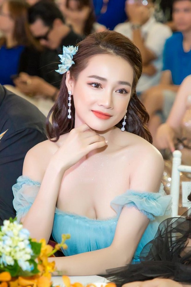 minh hang, nha phuong... tu tin ban nude nho danh vo, choi banh ni hinh anh 12