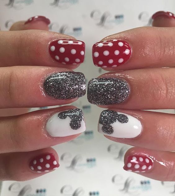 KellyPang Blog – Mickey-and-Minnie-Mouse-Nails-Image (Copy)