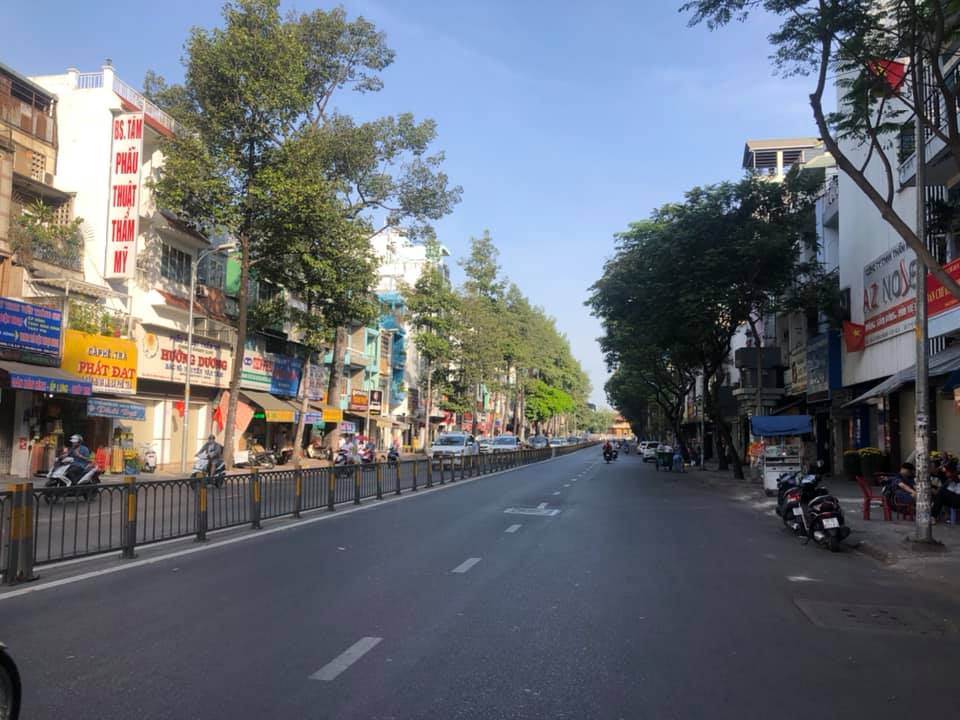 Sài Gòn vắng vẻ: Cảm giác yên bình nhẹ nhàng khi phố phường Sài Gòn vắng lặng, nơi còn giữ được những nét đẹp truyền thống của thành phố. Hãy cùng xem những hình ảnh về Sài Gòn vắng vẻ để đắm mình vào không gian đồng quê, tĩnh lặng giữa trung tâm thành phố.