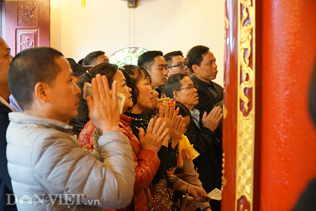 bien nguoi do ve phu tay ho cau may nhung ngay dau nam moi hinh anh 5