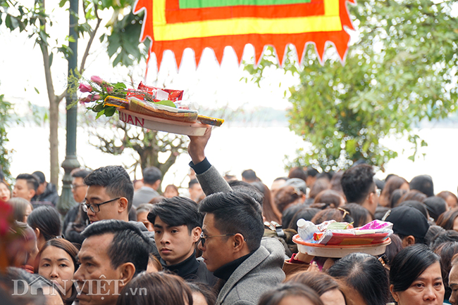 bien nguoi do ve phu tay ho cau may nhung ngay dau nam moi hinh anh 9