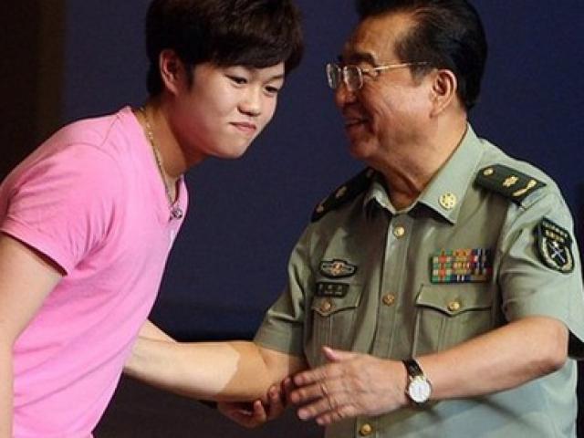 Con trai nhà tướng Trung Quốc coi trời bằng vung, 17 tuổi ngồi tù 10 năm