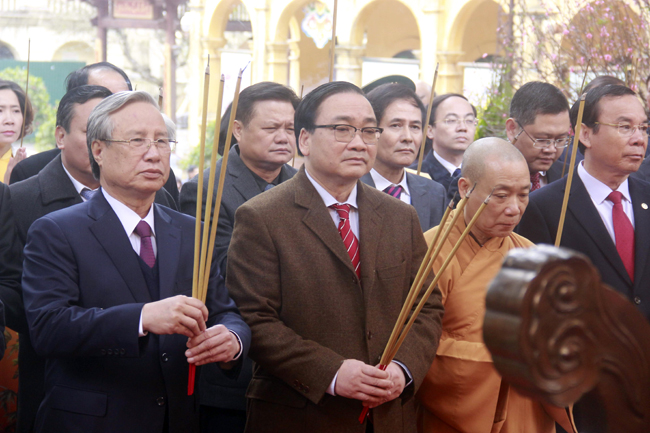 lanh dao dang, nha nuoc dang huong va trong cay dip dau nam moi hinh anh 2