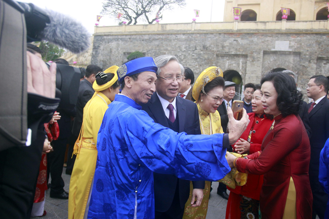 lanh dao dang, nha nuoc dang huong va trong cay dip dau nam moi hinh anh 8