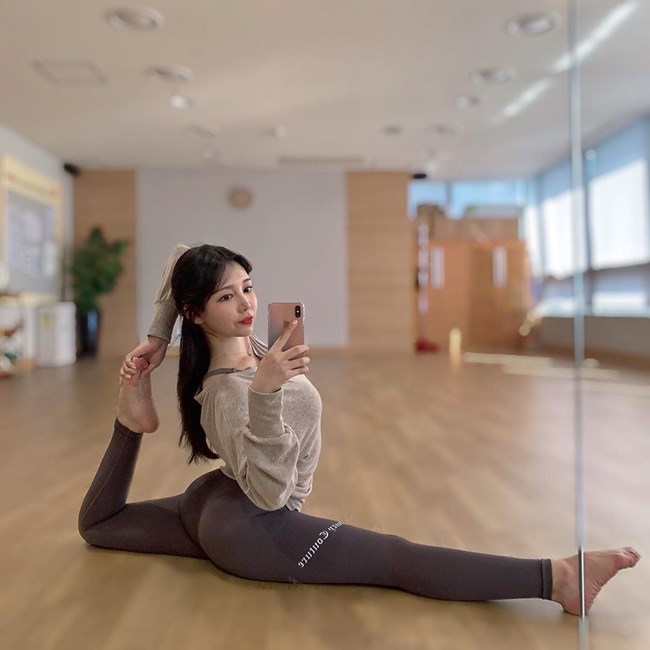 3 co giao yoga xinh nhat xu han duoc vi nhu 