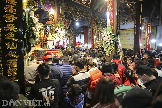 bien nguoi chen chuc di le phu day dip dau nam moi hinh anh 5