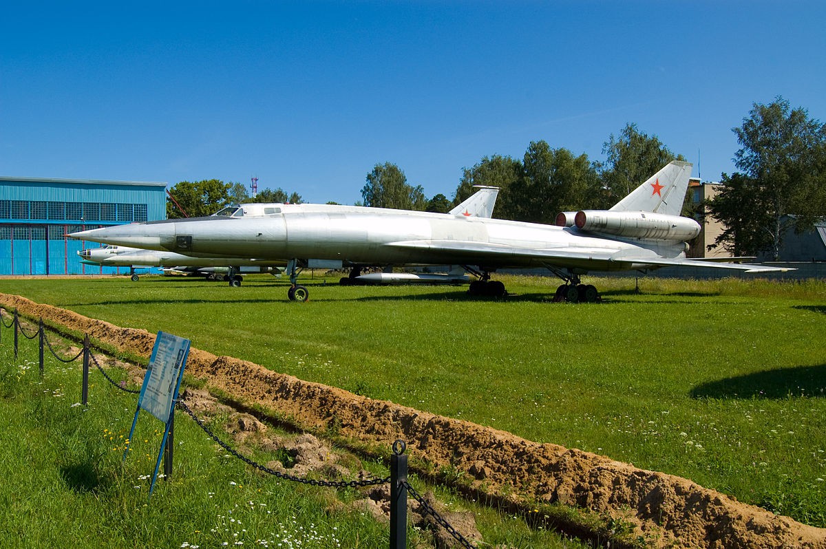 Ту 22 сверхзвуковой самолет. Ту-22 Монино. Tupolev tu-22. Музей в Монино ту 160. Ту-22м2 Жуковский.