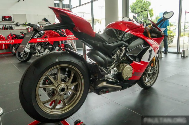 choang ngop “quy do” ducati panigale v4 ban gioi han, gia hon 2 ty dong hinh anh 16