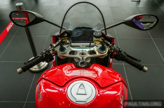 choang ngop “quy do” ducati panigale v4 ban gioi han, gia hon 2 ty dong hinh anh 4