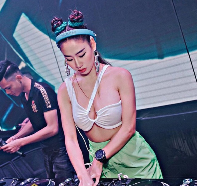 Vợ Khắc Việt, Nữ Dj Hot Nhất Miền Tây Bị Hiểu Lầm Vì Trang Phục Chơi Nhạc