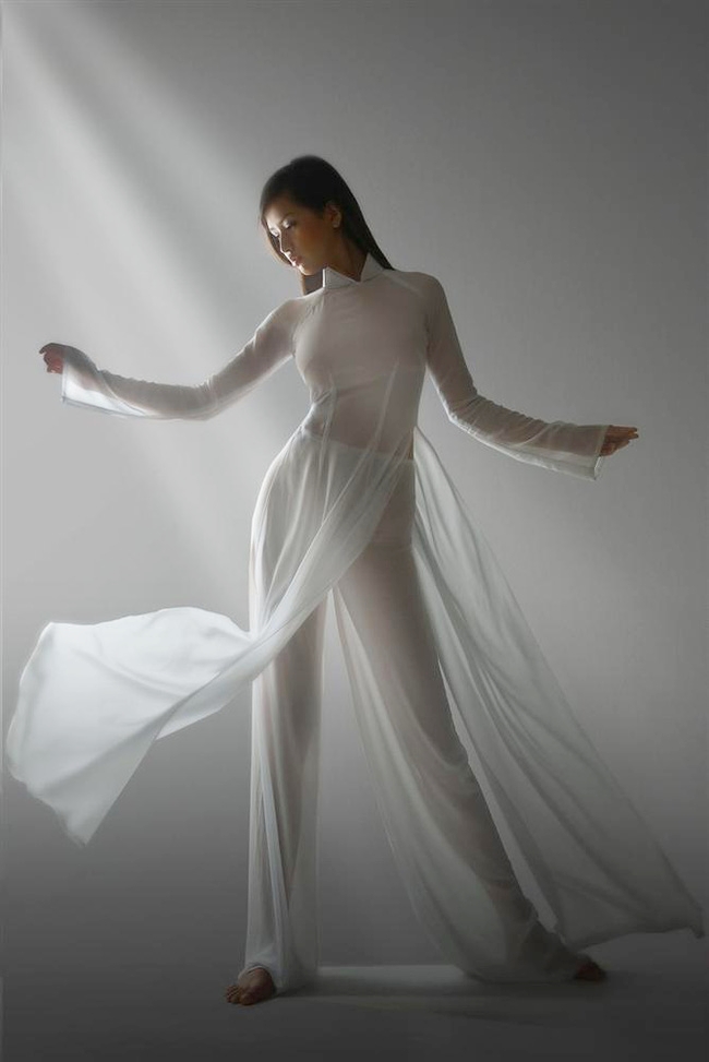 ao dai mong tang, ao dai lai ao tam khien my nhan viet bi chi trich du doi hinh anh 3