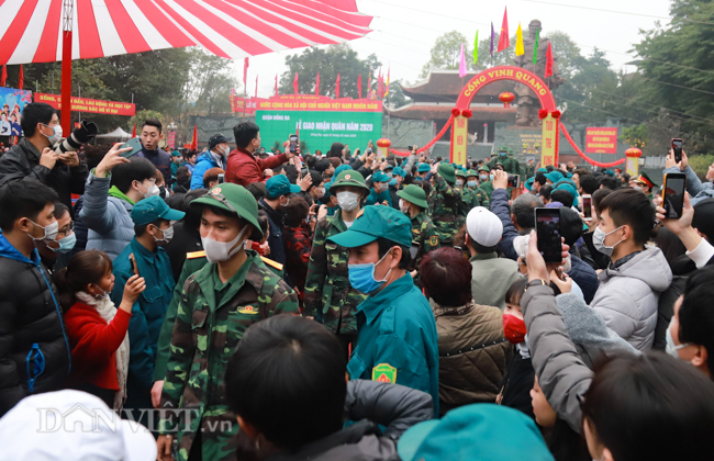 phun khu trung, do than nhiet tan binh len duong nhap ngu hinh anh 1