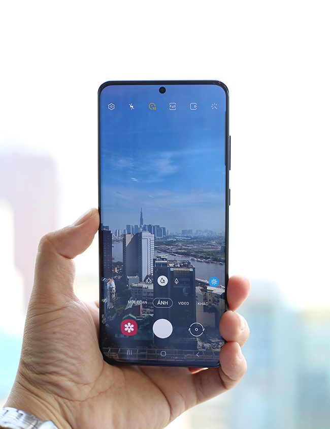 tren tay som samsung galaxy s20 voi camera zoom 