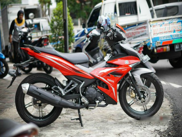 Mê mẩn ngắm vua côn tay 2020 Yamaha Exciter bản đỏ bạc đặc biệt