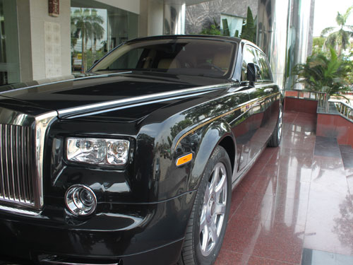Chiếc Rolls-Royce Phantom phiên bản rồng có mặt tại Hà Tĩnh 3